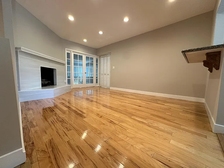 5741 Larryan Dr — Photo 5
