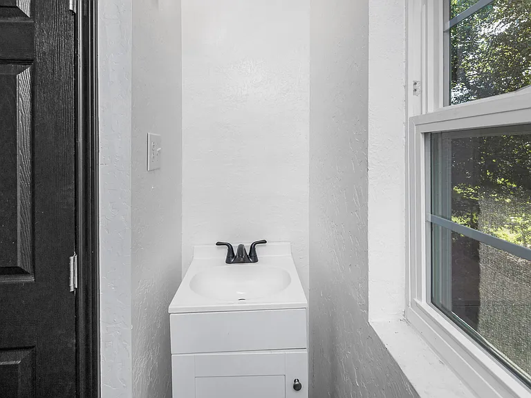 1905 NW Baldwin Ave — Photo 17