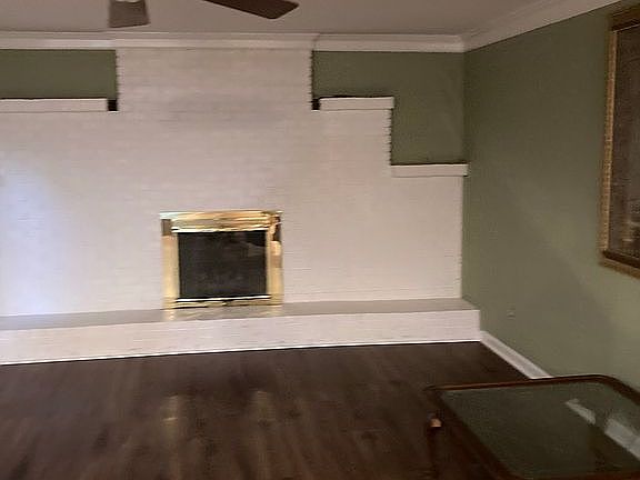 Den w/new flooring 