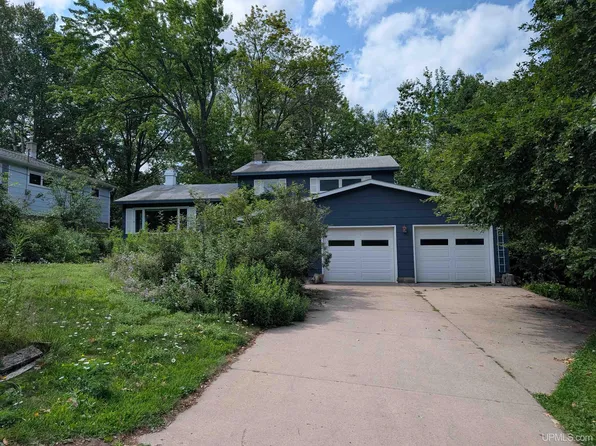 2 E Nicolet Blvd, Marquette, MI 49855