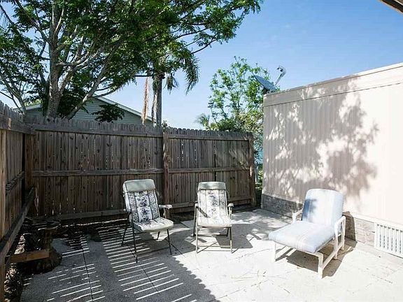 4th image of 949 Cashew Cir