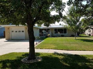 131 26th St SW, Minot, ND 58701