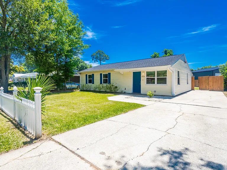 4519 Martha Ave — Photo 1