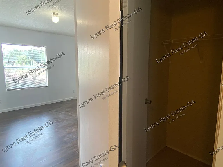 1908 Mell Ave — Photo 8