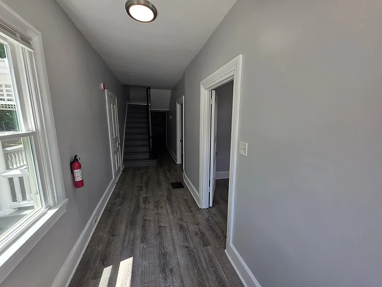 277 E Broadway — Photo 6