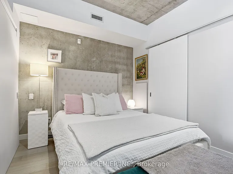 25 Stafford St #407 — Photo 16