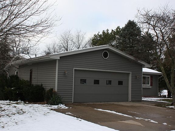 2nd image of 2077 Fawn Ave