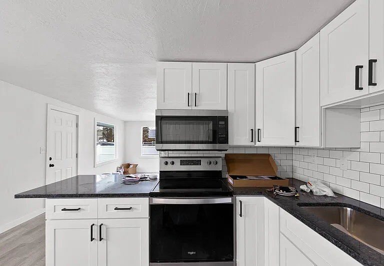 1027 S Beeman St — Photo 6