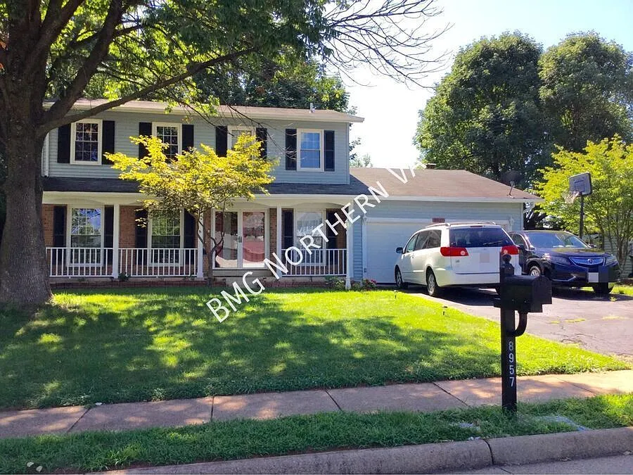 Spacious 4 Bed 2.5 Bath With Fully Finished Basement In Scenic Calvary Run — Photo 2