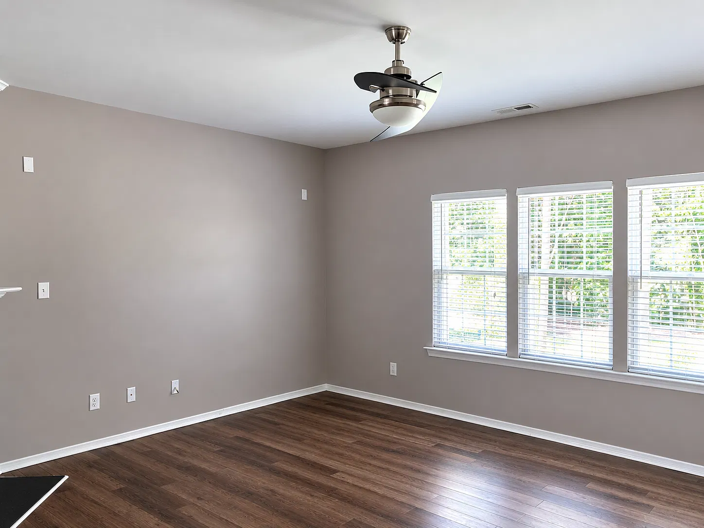3 bed, 2.5 bath, 2007 sqft, $2,295 — Photo 2