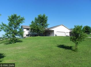 930 Fraser Ln, Hudson, WI 54016