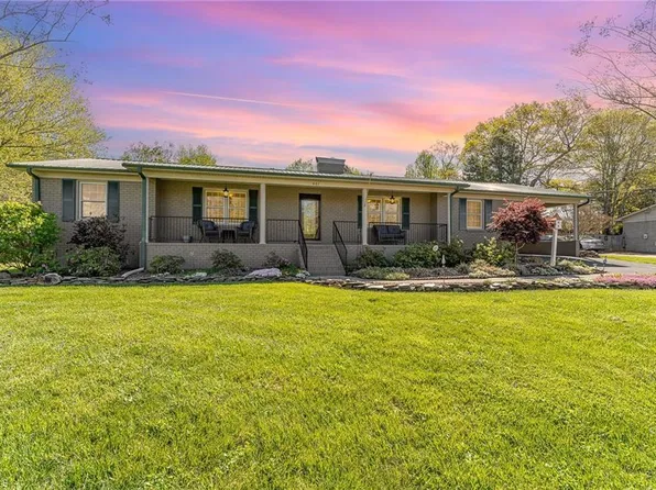 461 Westbury Dr, Asheboro, NC 27205