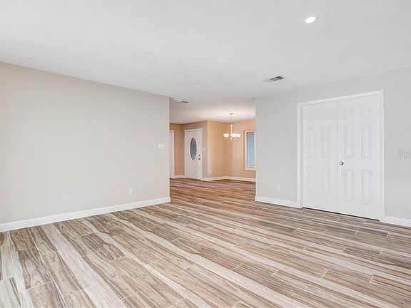 4th image of 489 Lakeshore Dr