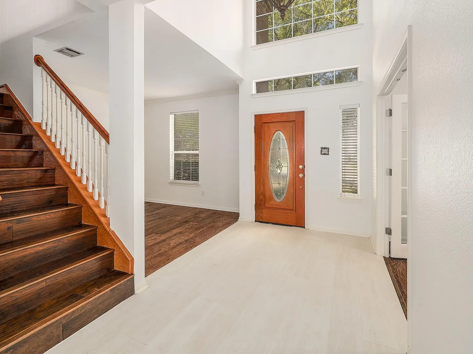 4 bed, 2.5 bath, 3214 sqft, $2,900 — Photo 2