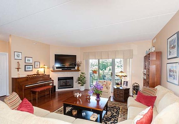 3rd image of 445 Village Grn Unit 305