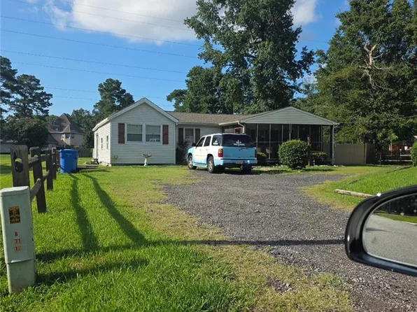 1061 Washington Dr, Chesapeake, VA 23322