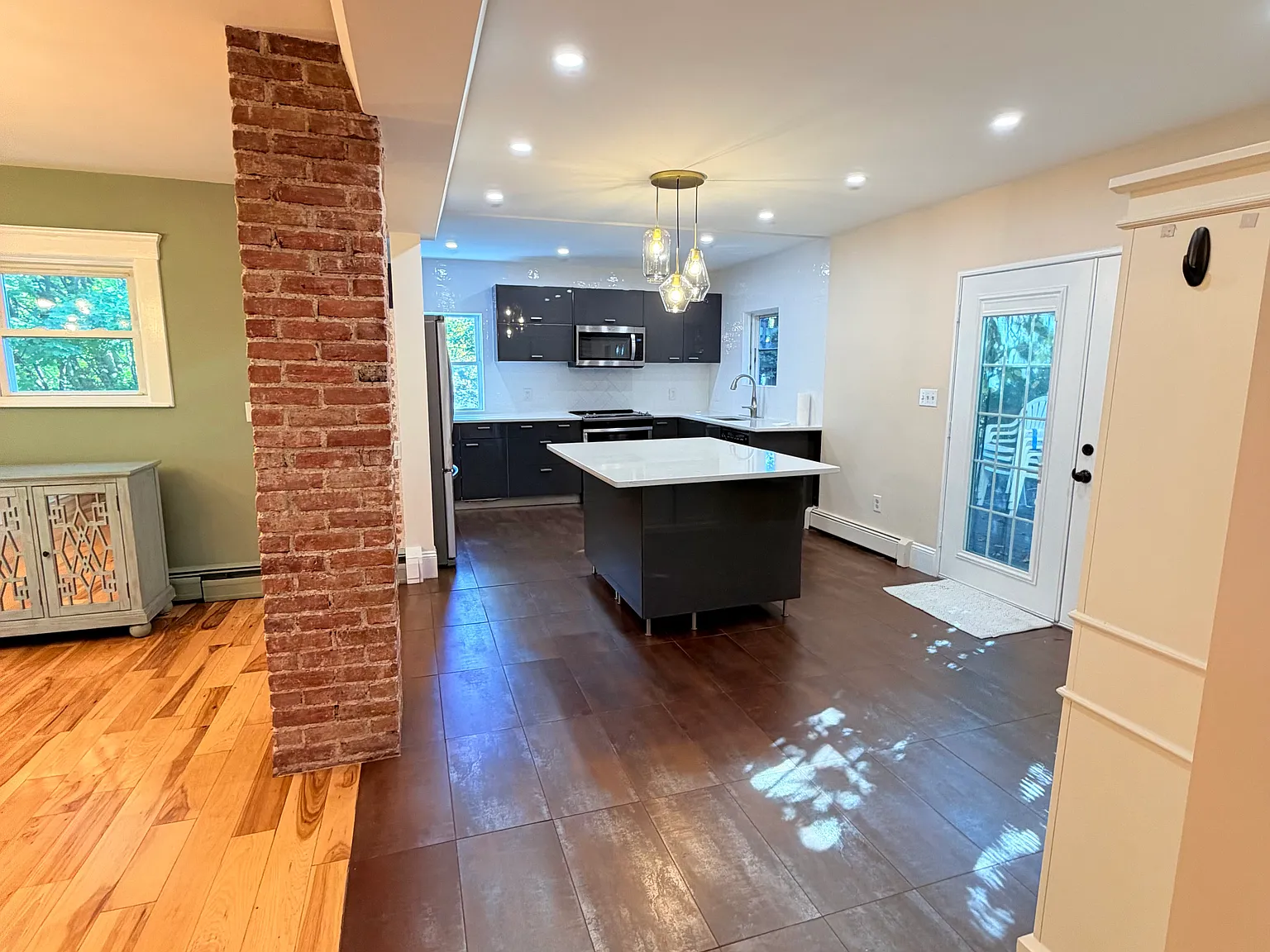 4 bed, 3168 sqft, $4,551 — Photo 3