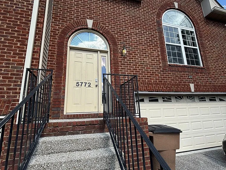 End-unit on the front row of the Townhomes of Brentwood Subdivision