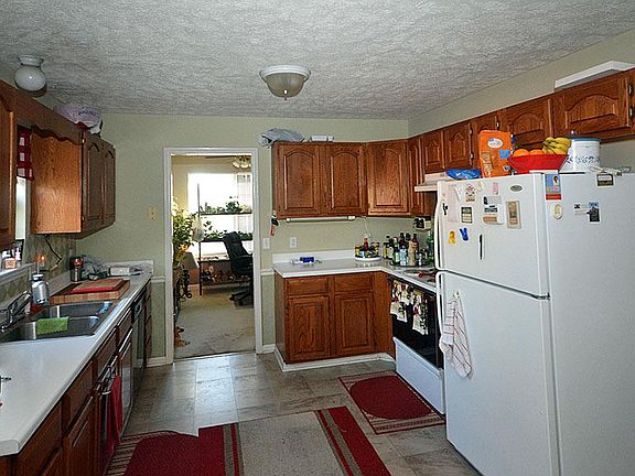 3rd image of 701 Williamsburg Dr