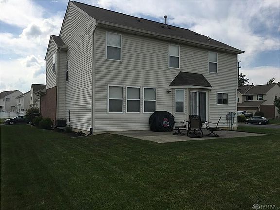 4th image of 400 Clover Hill Dr