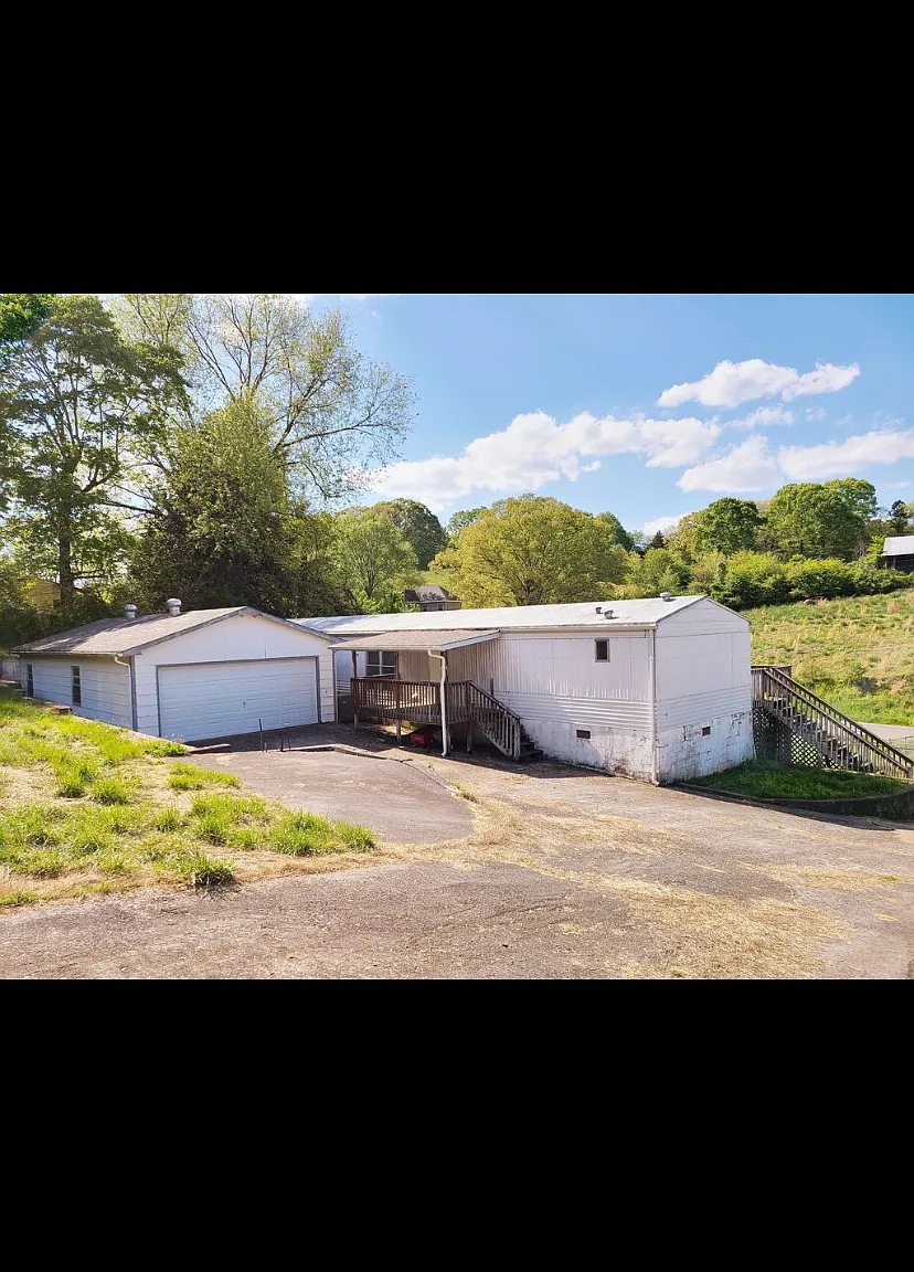 431 Foster Rd — Photo 1