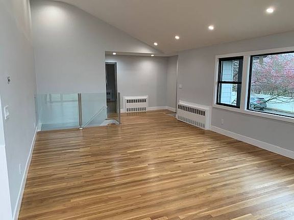 4th image of 386 Felter Ave #A