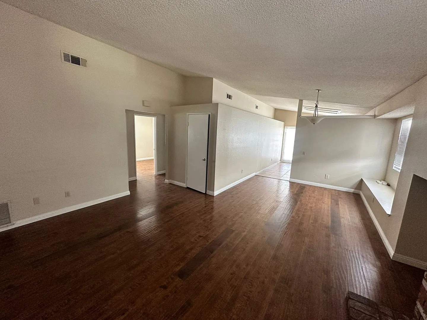 3Bd/2ba House + Den - 14169 Martinique Dr. — Photo 4