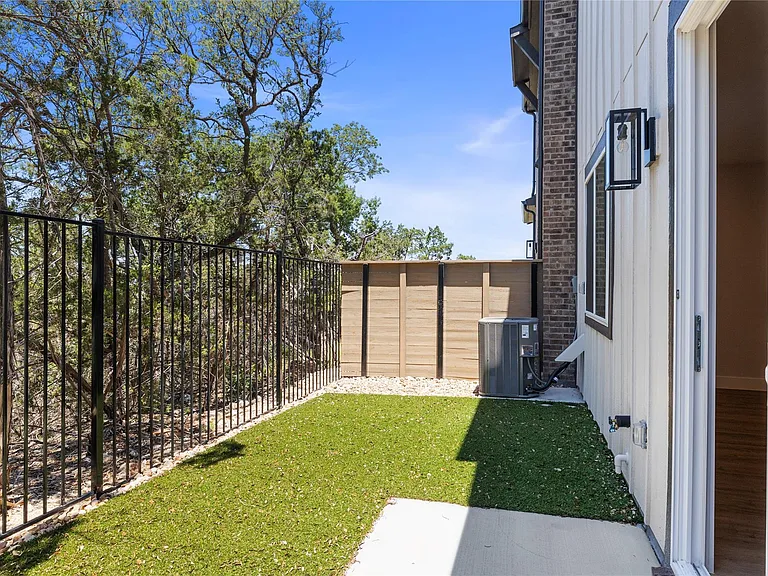 5512 Mobeetie Loop — Photo 6