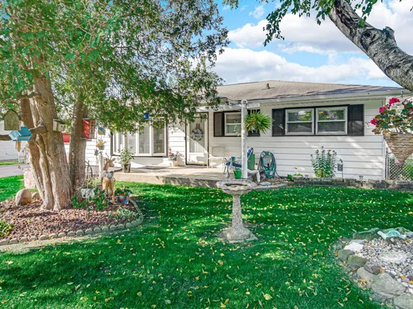 1208 W 39th Ave, Hobart, IN 46342