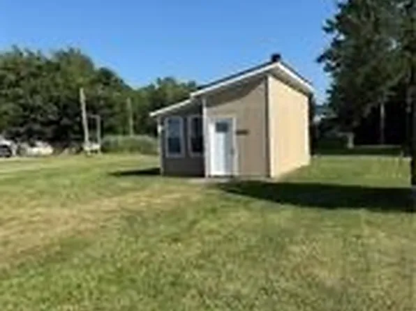 4394 Lake Dr N, Geneva, OH 44041