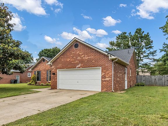 3rd image of 2614 Wellington Pl
