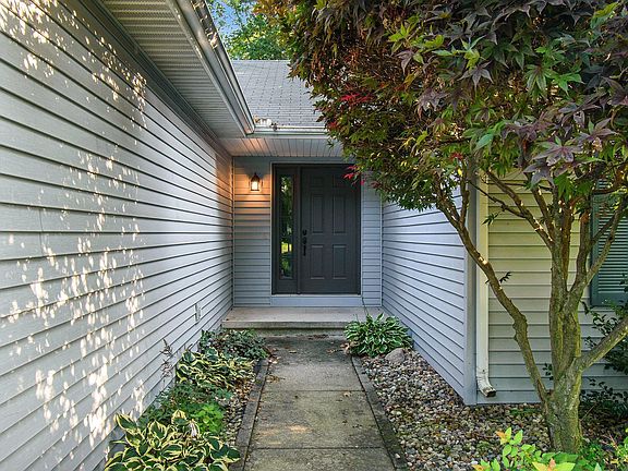 4th image of 23235 Oakleaf Dr N