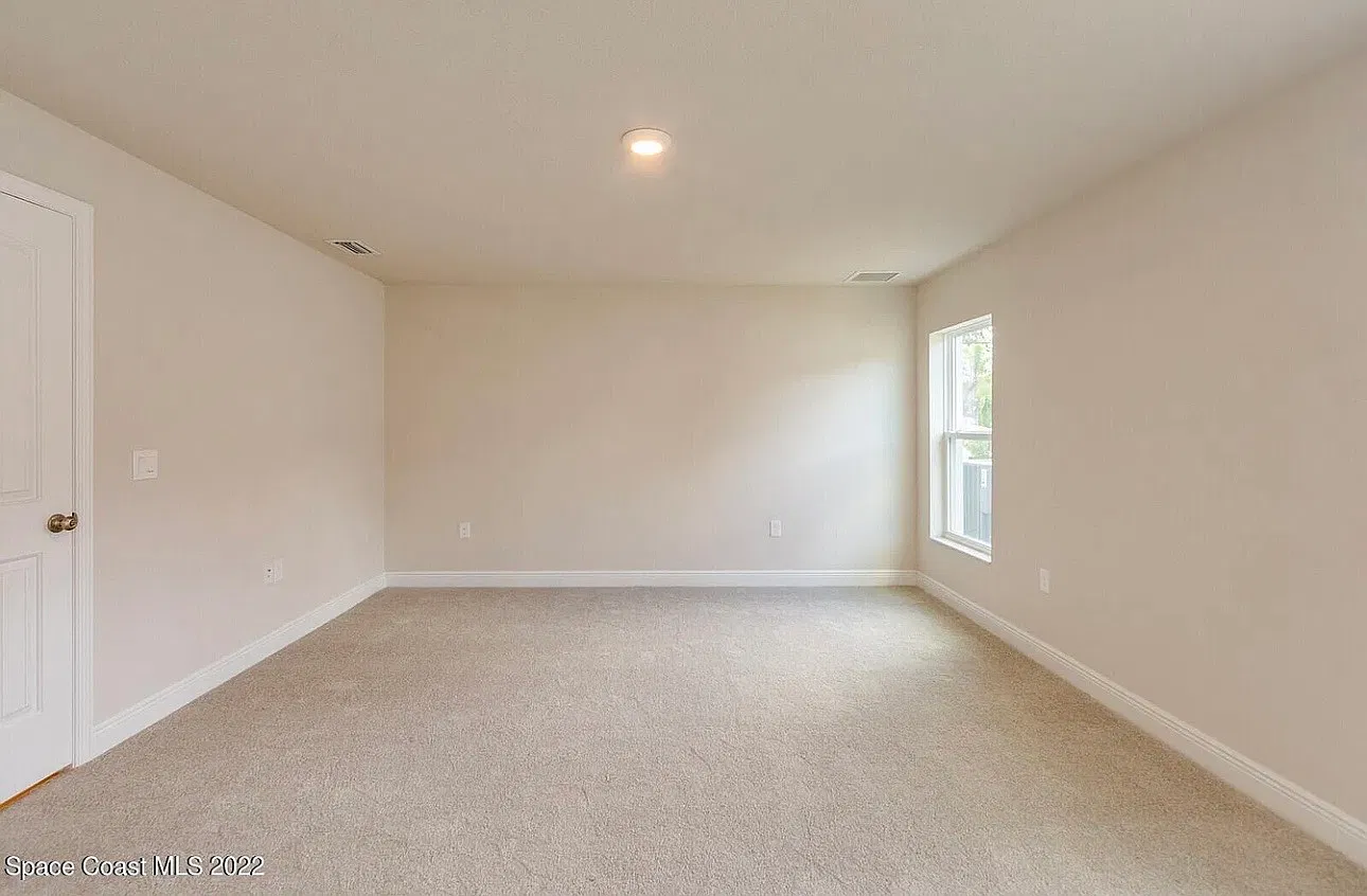 4 bed, 2024 sqft, $2,800 — Photo 3