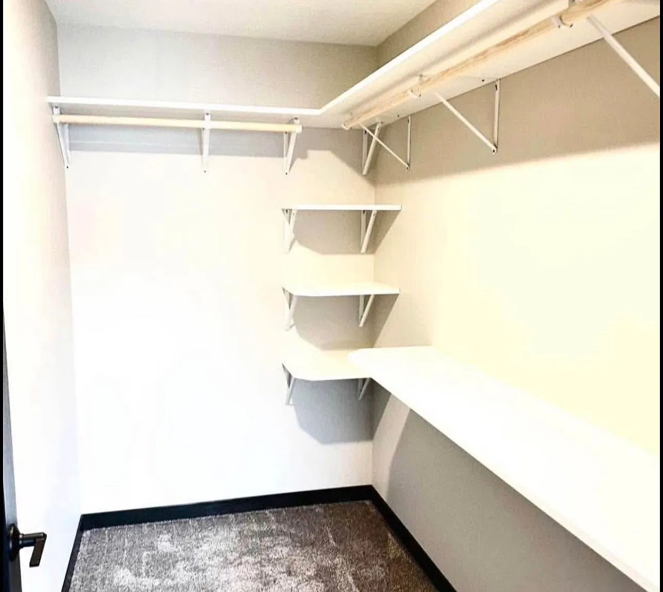 Beautiful 1 bedroom apartment with attached garage and fireplace — Photo 4
