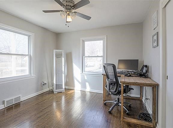 3rd image of 5725 Sloan Ave