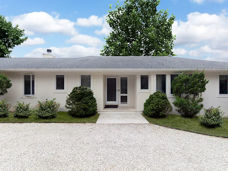 10 Cedar Dr — Photo 2