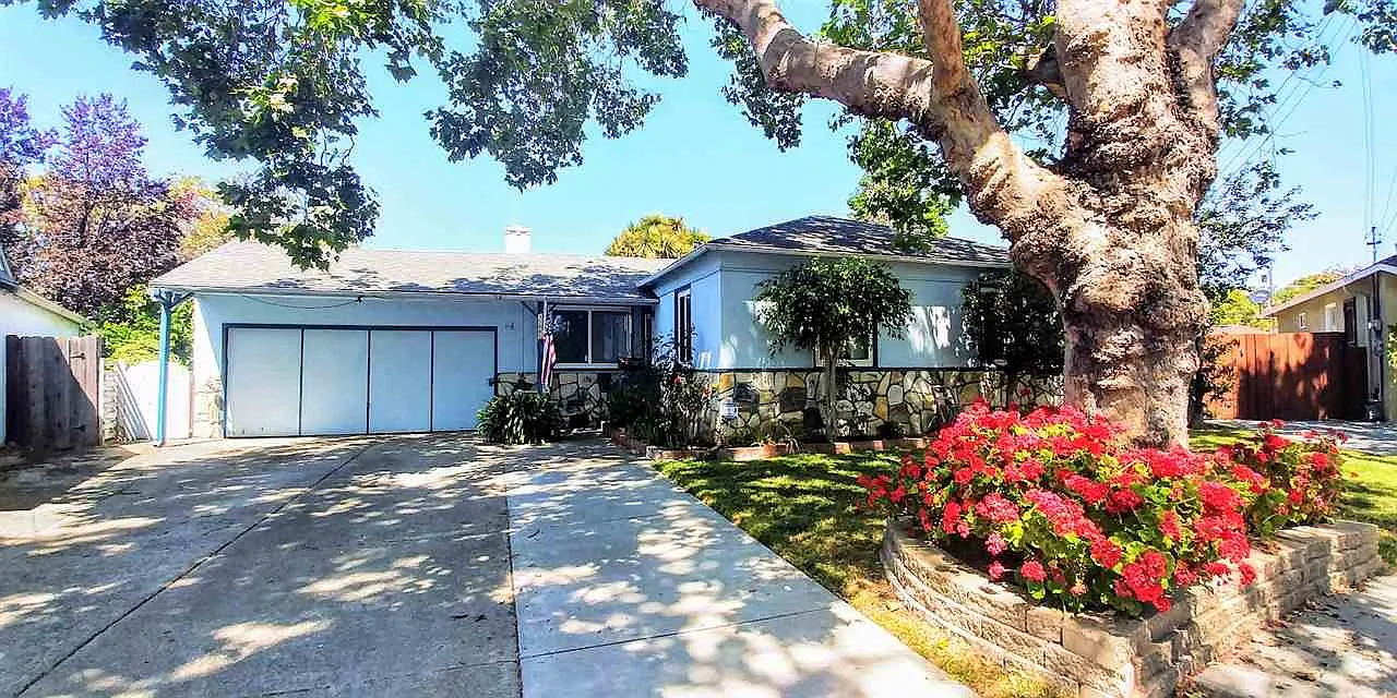 15865 Via Conejo photo 1