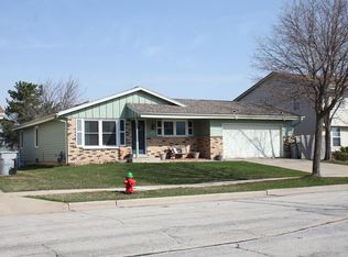 8112 W Glenbrook Rd, Milwaukee, WI 53223