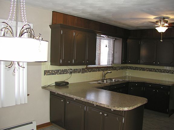 2nd image of 912 Laurel Ave