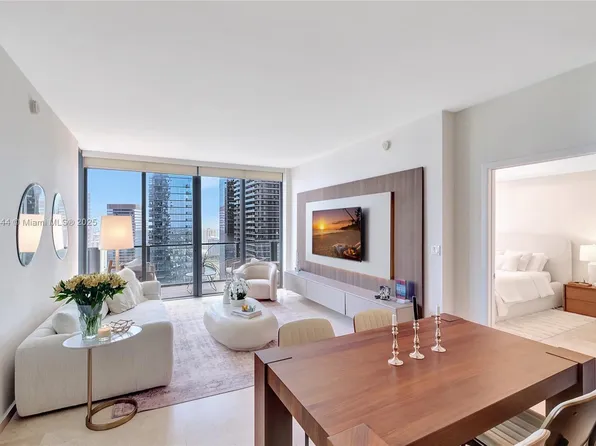 88 SW 7th St APT 3003, Miami, FL 33130