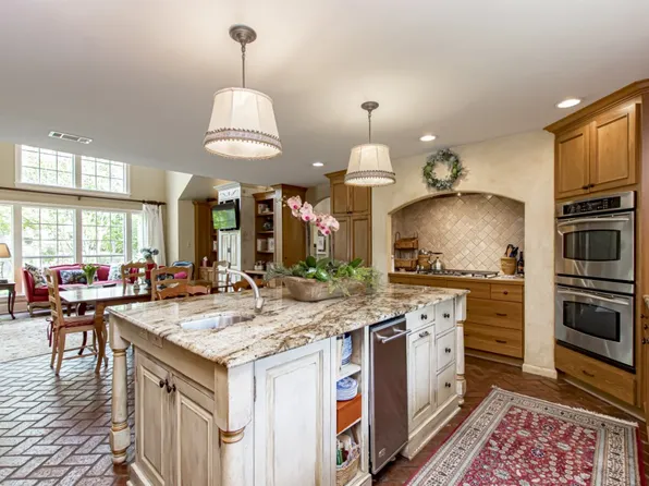 931 Woodstone Dr, Baton Rouge, LA 70808