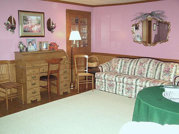 Still the living room-It's spacious