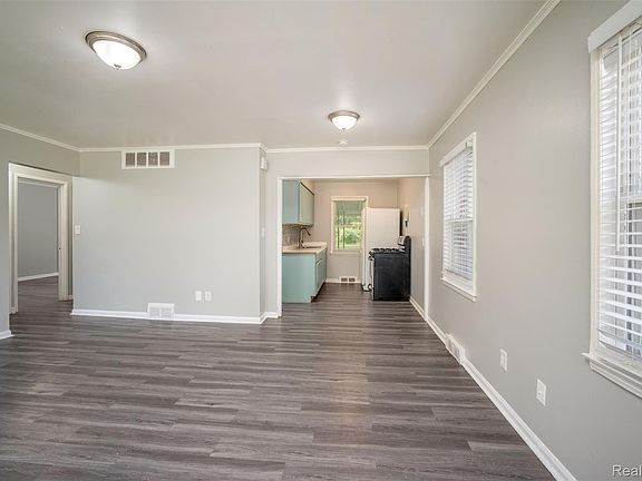5th image of 22191 Condon St