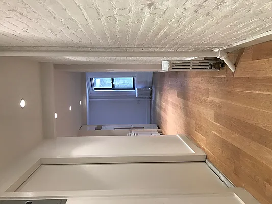 Rented by Veracity NYC LLC | media 19