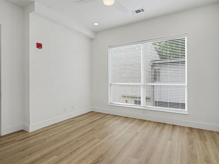 2217 N Fitzhugh Ave #202 — Photo 25