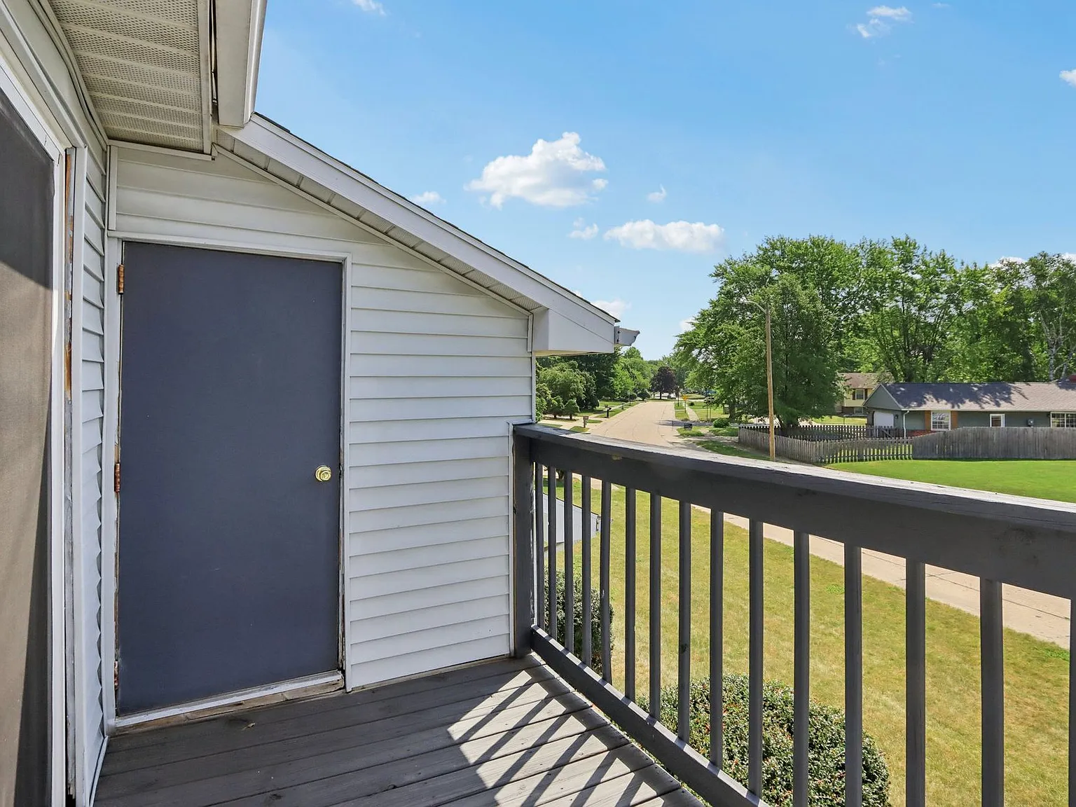 410 - WINDING BROOK APARTMENTS — Photo 3