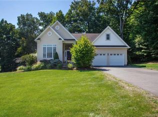 31 Vista Way, Bloomfield, CT 06002
