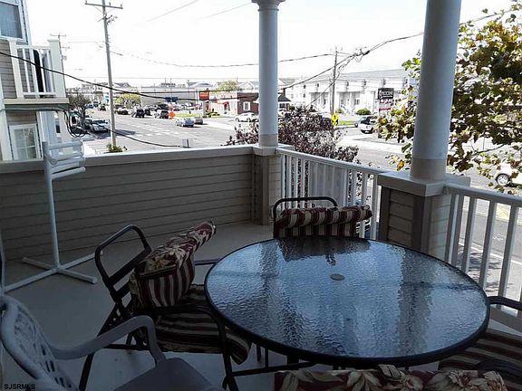 4th image of 1247B West Ave #B