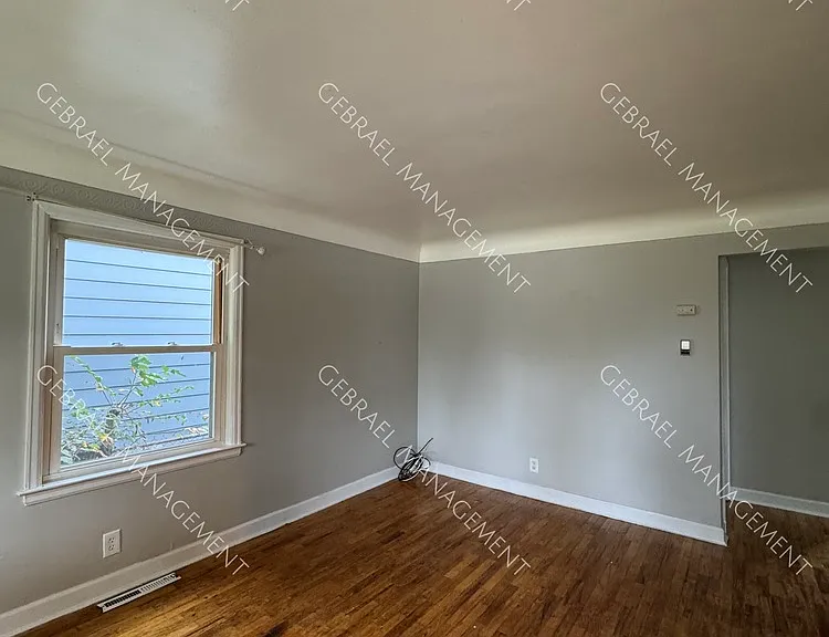 952 Salisbury Ave — Photo 2