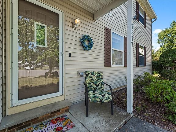 4th image of 7677 Glenview Dr